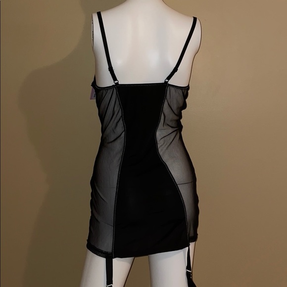 Mesh Ruffle Trimmed Garter - Picture 4 of 7